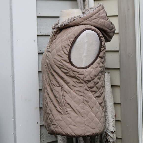 Coffee Shop Beige Reversible Teddy Fleece & Quilted Hooded Full Zip Vest SMALL - Picture 7 of 10